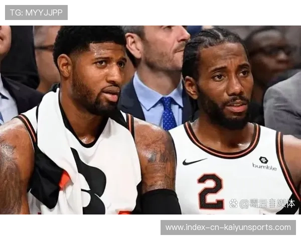 伦纳德关键时刻完成封盖并反击得分，快船将胜利收入囊中